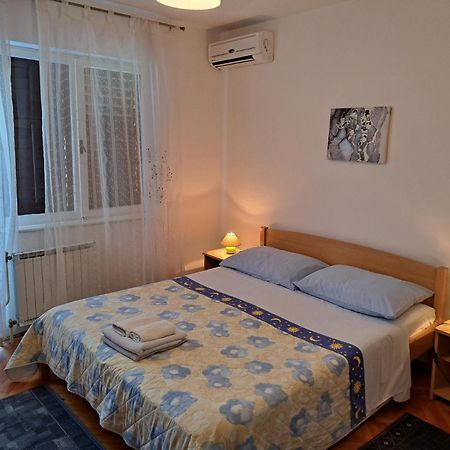 Accomodation Mirjana Rooms Poreč Exteriör bild