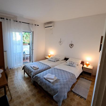 Accomodation Mirjana Rooms Poreč Exteriör bild