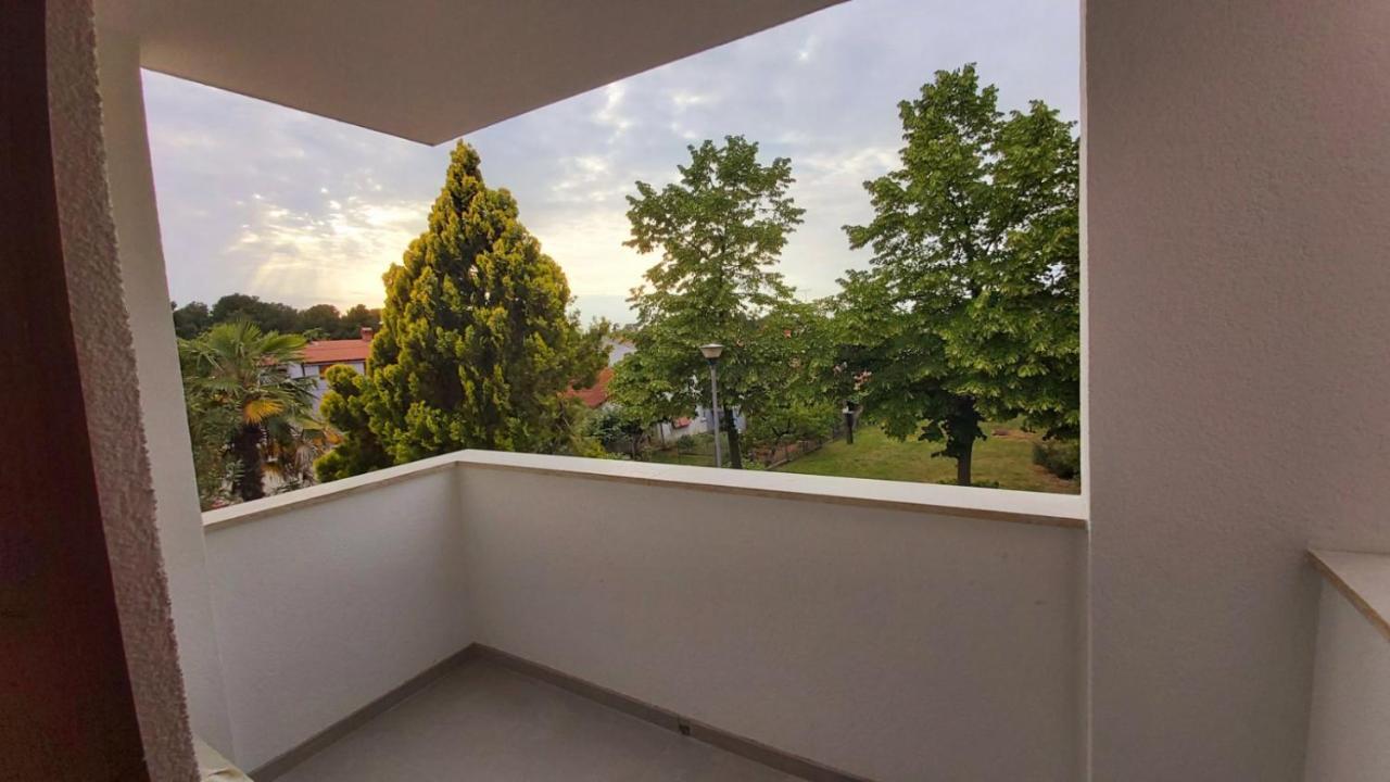Accomodation Mirjana Rooms Poreč Exteriör bild