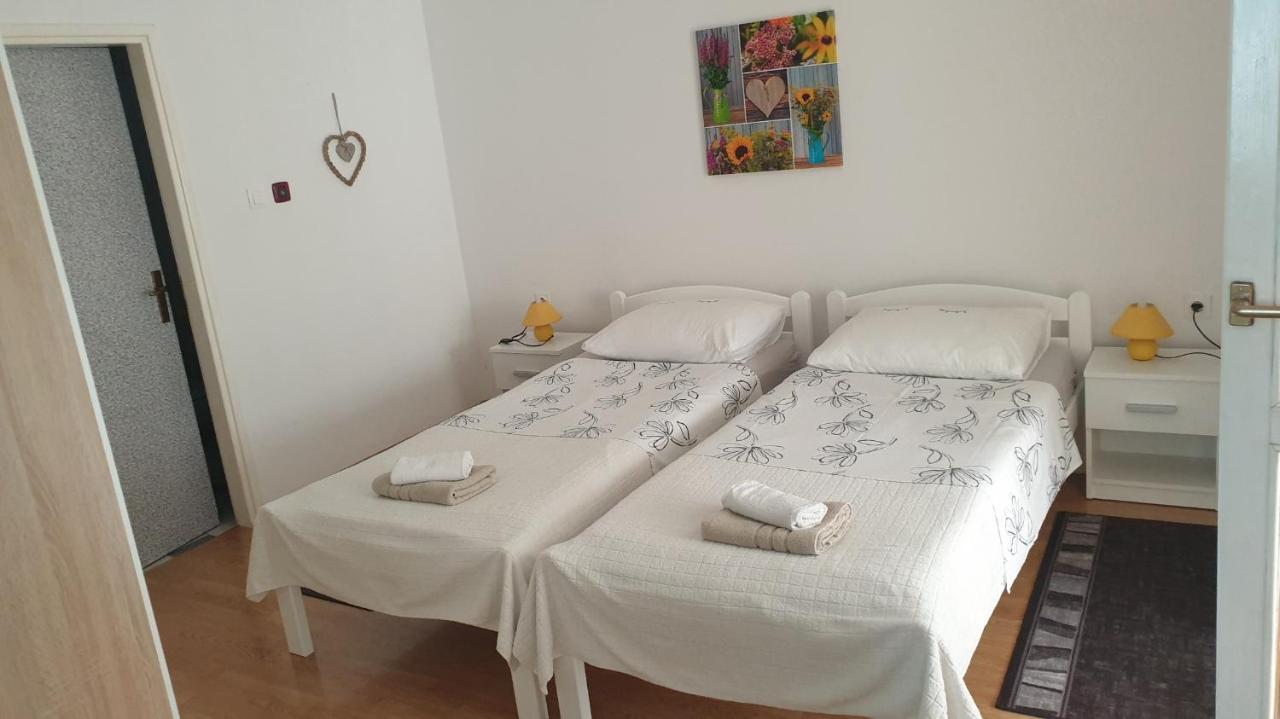 Accomodation Mirjana Rooms Poreč Exteriör bild